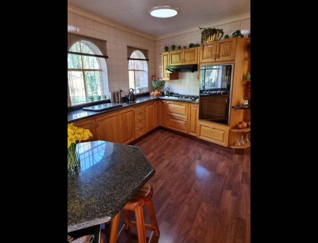 4 BEDROOM HOUSE FOR SALE IN PETERSFIELD